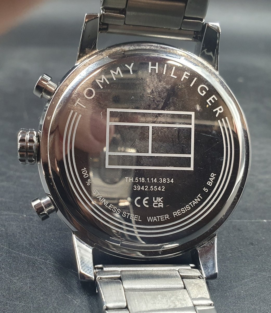 MENS TOMMY HILFIGER WATCH - 50.0GMS - SILVER STAINLESS STEEL BAND - CHRONOGRAPH - Mega Cash Sydney