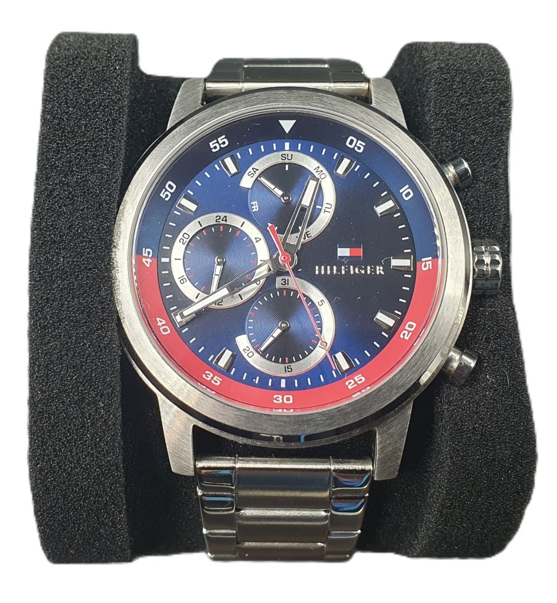 MENS TOMMY HILFIGER WATCH - 50.0GMS - SILVER STAINLESS STEEL BAND - CHRONOGRAPH - Mega Cash Sydney