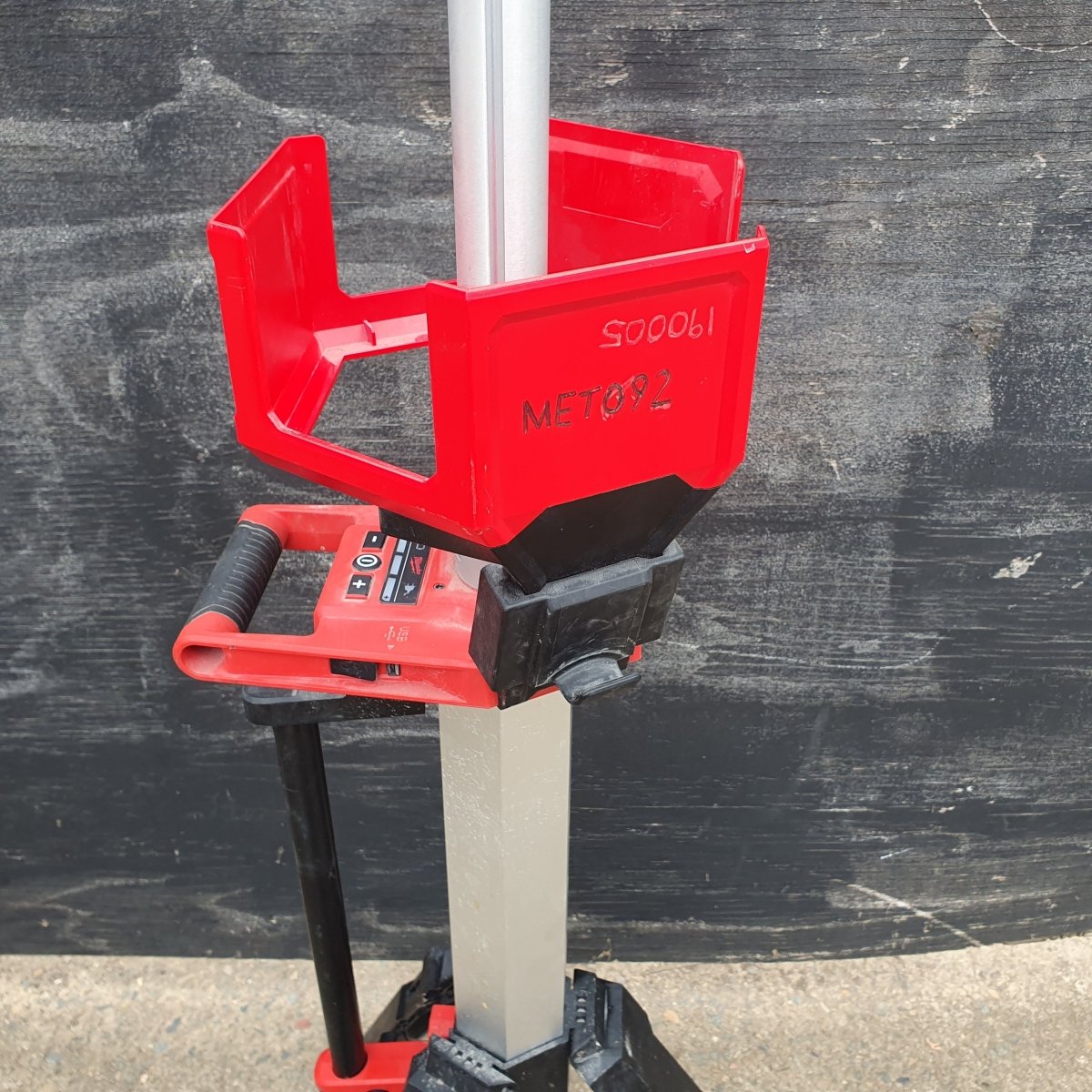 MILWAUKEE - M18 High Output Stand Area Light/Charger - M18HOSALC - Tool Only - Mega Cash Sydney