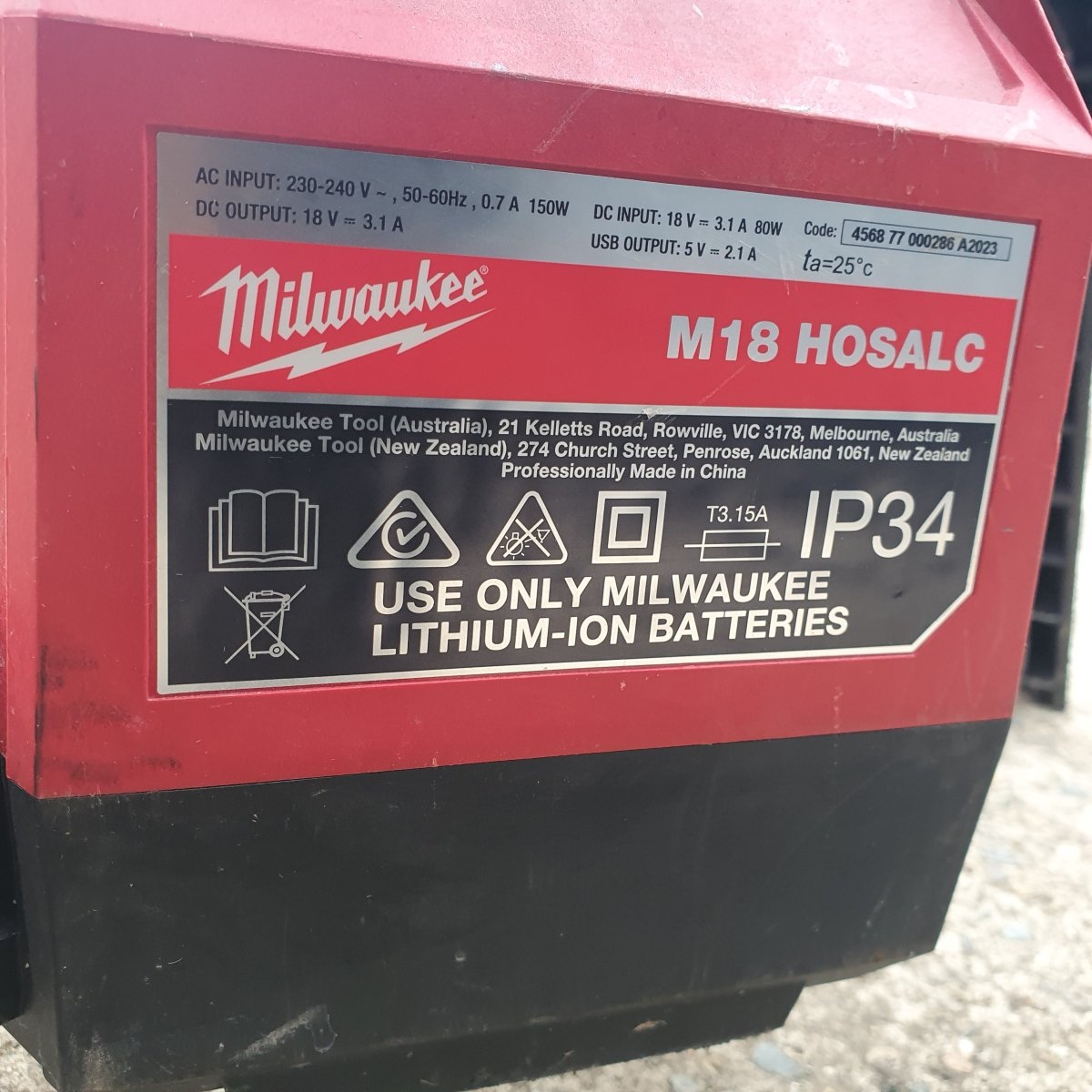 MILWAUKEE - M18 High Output Stand Area Light/Charger - M18HOSALC - Tool Only - Mega Cash Sydney