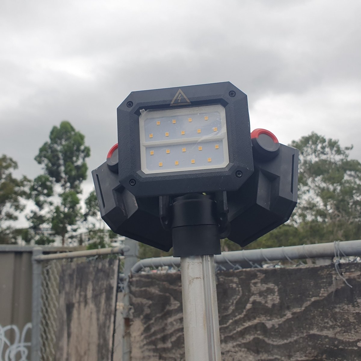 MILWAUKEE - M18 High Output Stand Area Light/Charger - M18HOSALC - Tool Only - Mega Cash Sydney