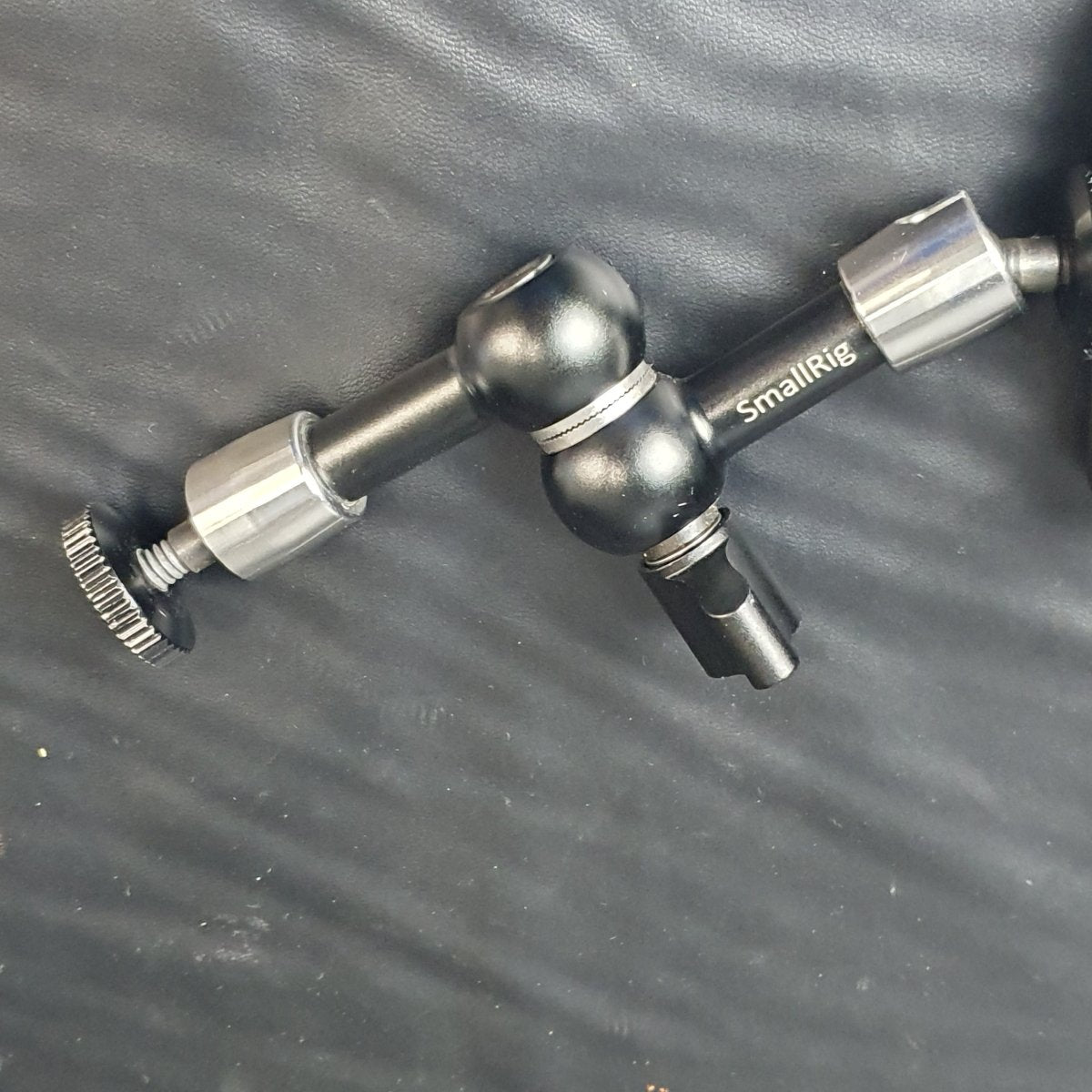 NEEWER 4K CAMERA FIELD MONITOR 5.5" - FW568 WITH 2 X BATTERIES AND CHARGER - Mega Cash Sydney