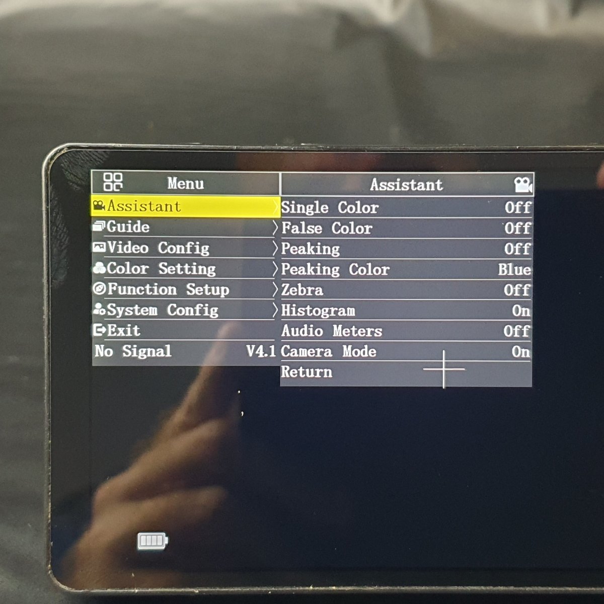 NEEWER 4K CAMERA FIELD MONITOR 5.5" - FW568 WITH 2 X BATTERIES AND CHARGER - Mega Cash Sydney