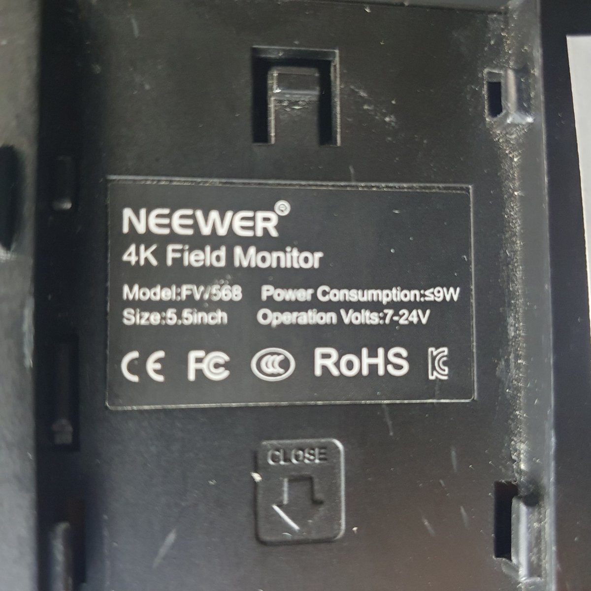 NEEWER 4K CAMERA FIELD MONITOR 5.5" - FW568 WITH 2 X BATTERIES AND CHARGER - Mega Cash Sydney