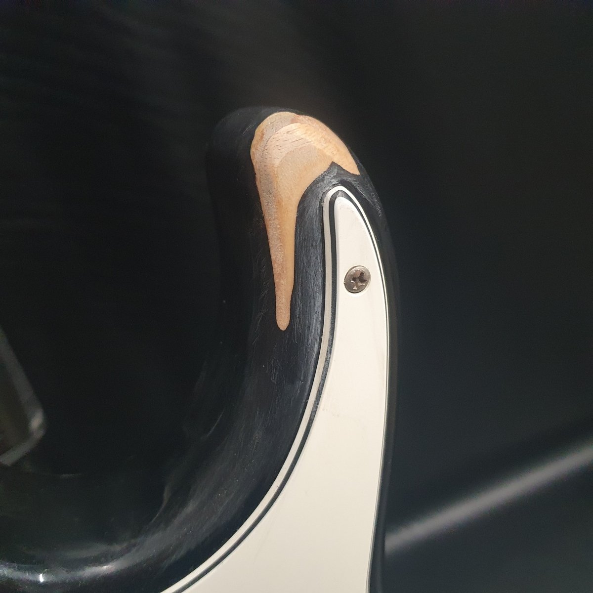 PEAVEY ELECTRIC GUITAR RAPTOR S/N:7027238 BODY DAMAGE ELECTRIC GUITAR IN SOFT CASE - Mega Cash Sydney