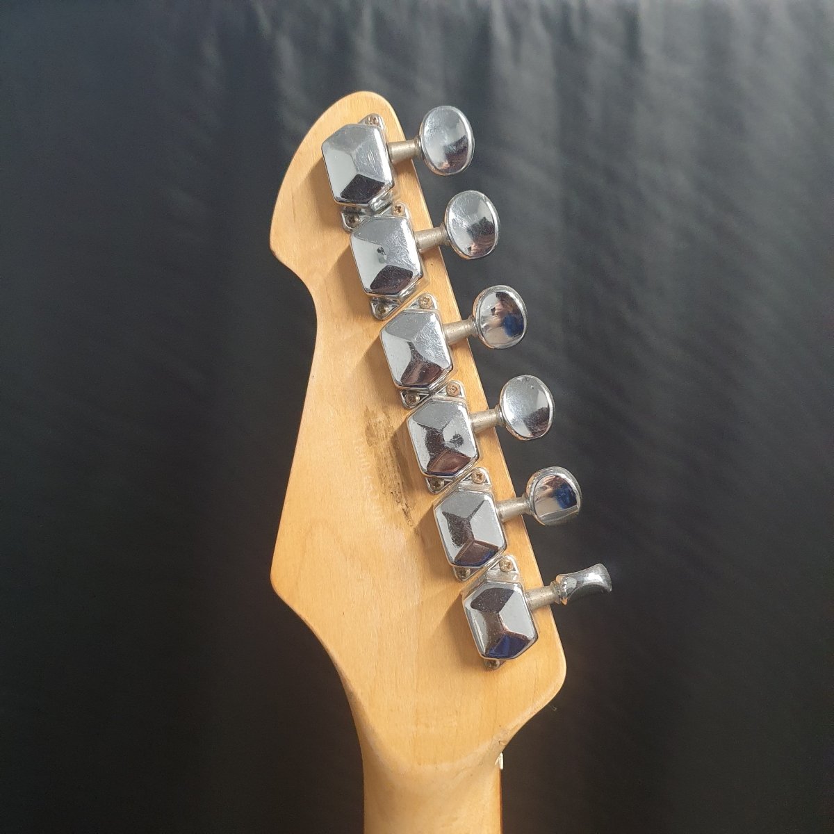 PEAVEY ELECTRIC GUITAR RAPTOR S/N:7027238 BODY DAMAGE ELECTRIC GUITAR IN SOFT CASE - Mega Cash Sydney