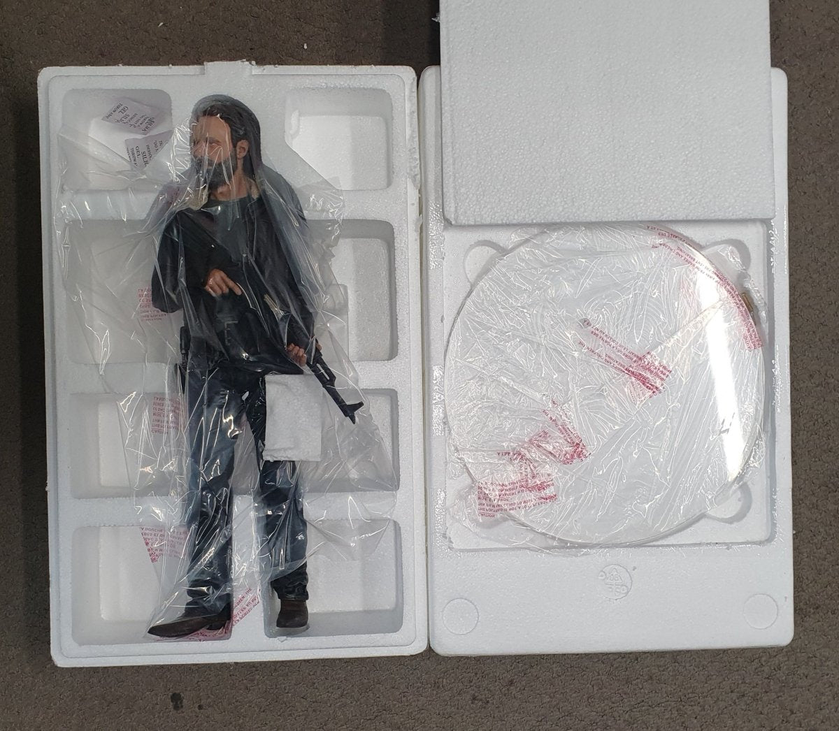 Rick Grimes - GENTLE GIANT The Walking Dead - 143/400 - 1:4 Scale - AMC - Mega Cash Sydney