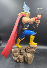 Avengers - The Mighty Thor - Statue - Marvel Milestones - Art Asylum