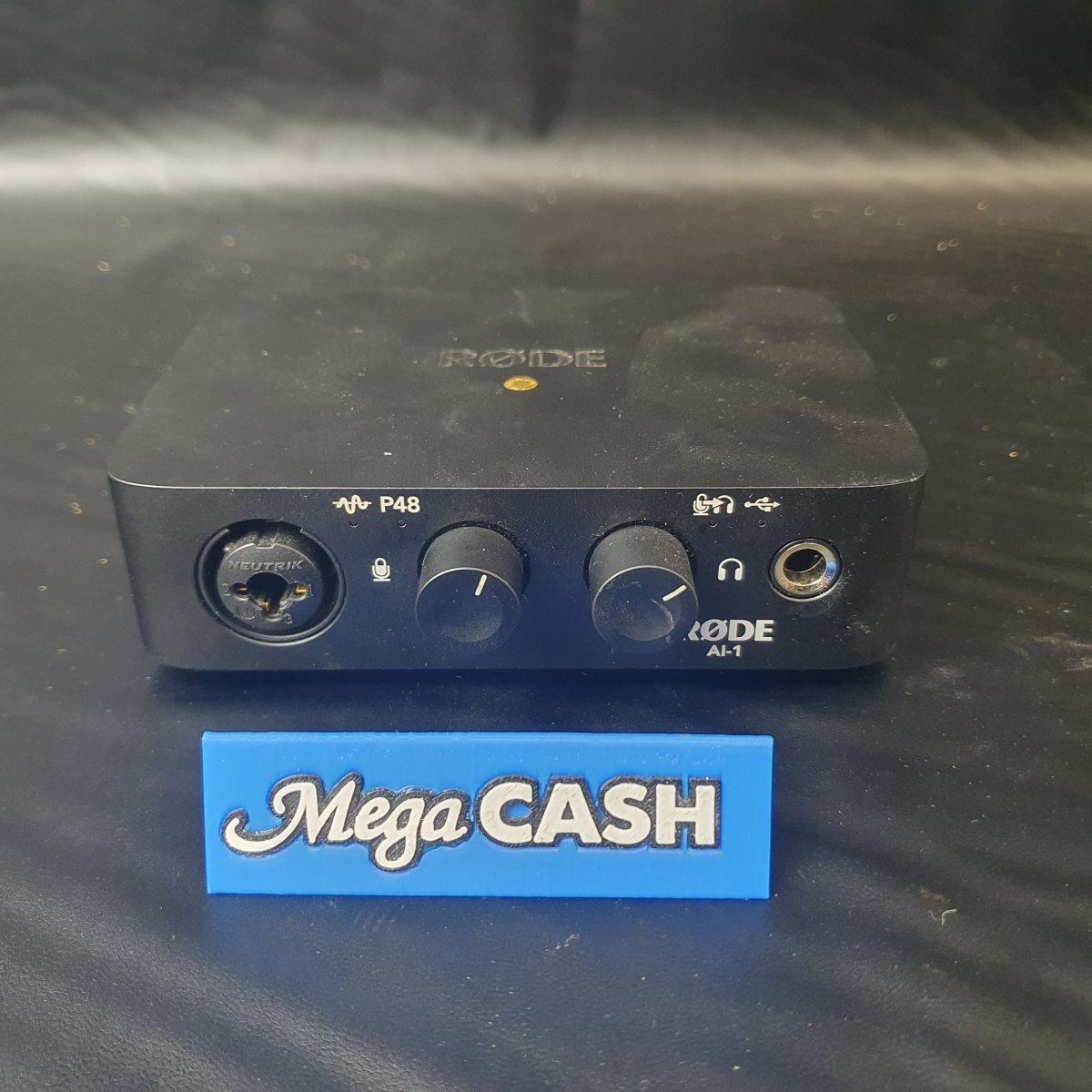 RODE - NT1 Cardioid Condenser Microphone with AI1 Audio Interface + SMR Shock Mount - Mega Cash Sydney