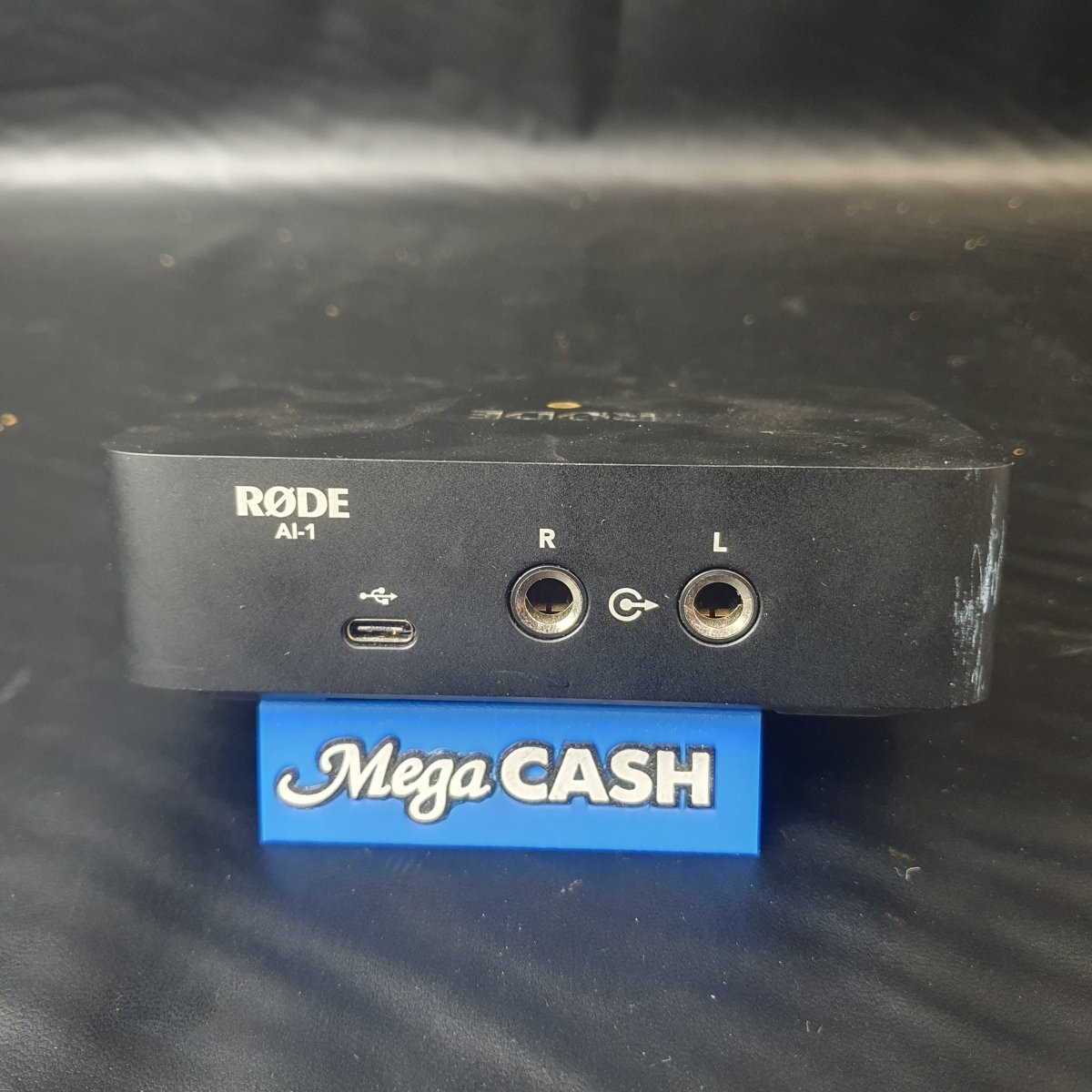 RODE - NT1 Cardioid Condenser Microphone with AI1 Audio Interface + SMR Shock Mount - Mega Cash Sydney