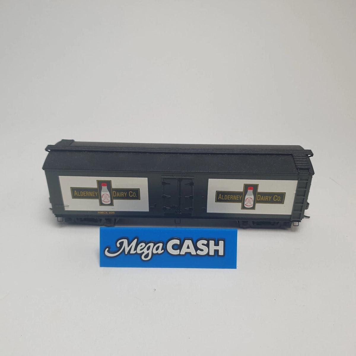 Roundhouse - 84589 HO - Alderney Dairy 40' Wood Milk Car #105 - Train