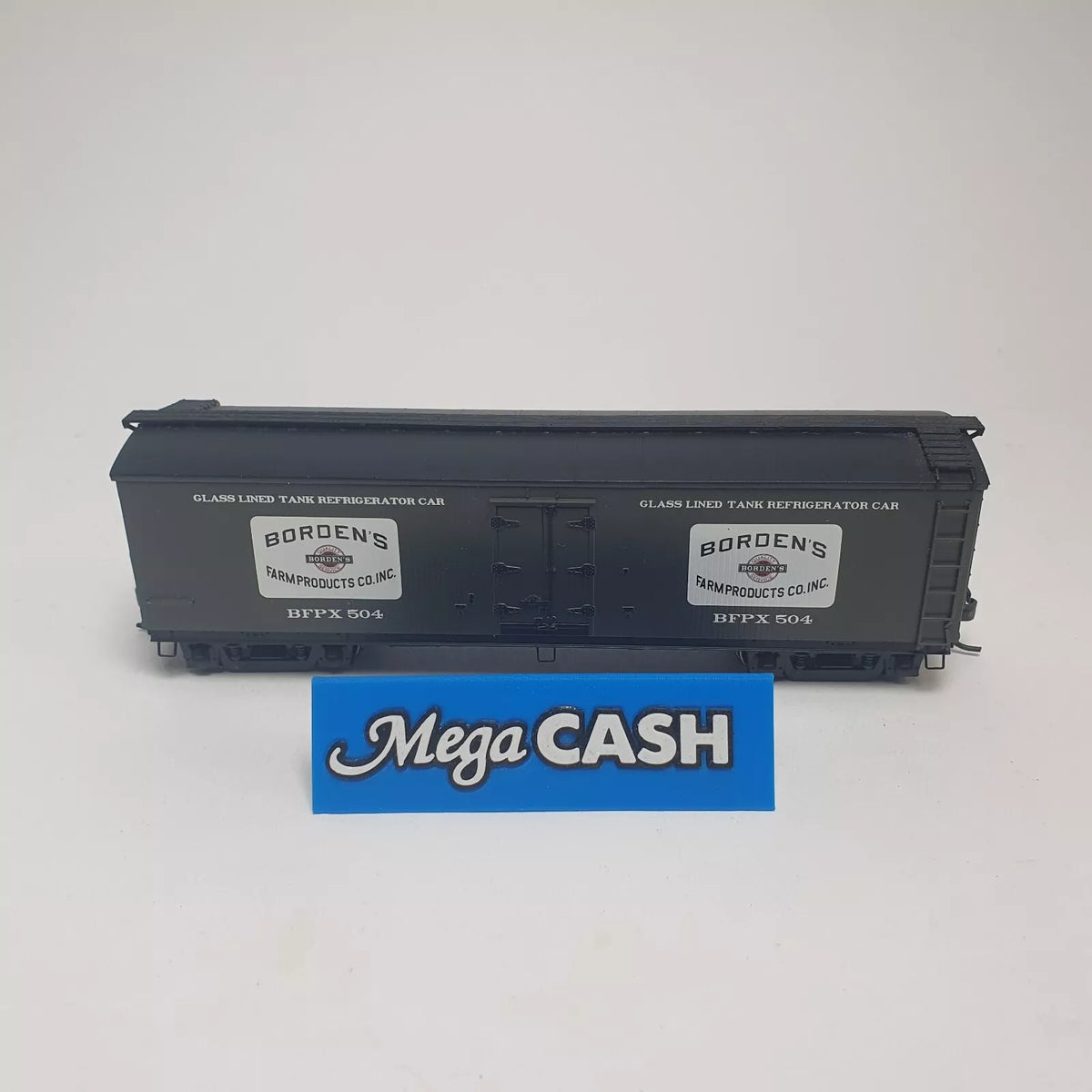 Roundhouse - 84590 HO - Borden's 40' Wood Milk Car #504 - Train