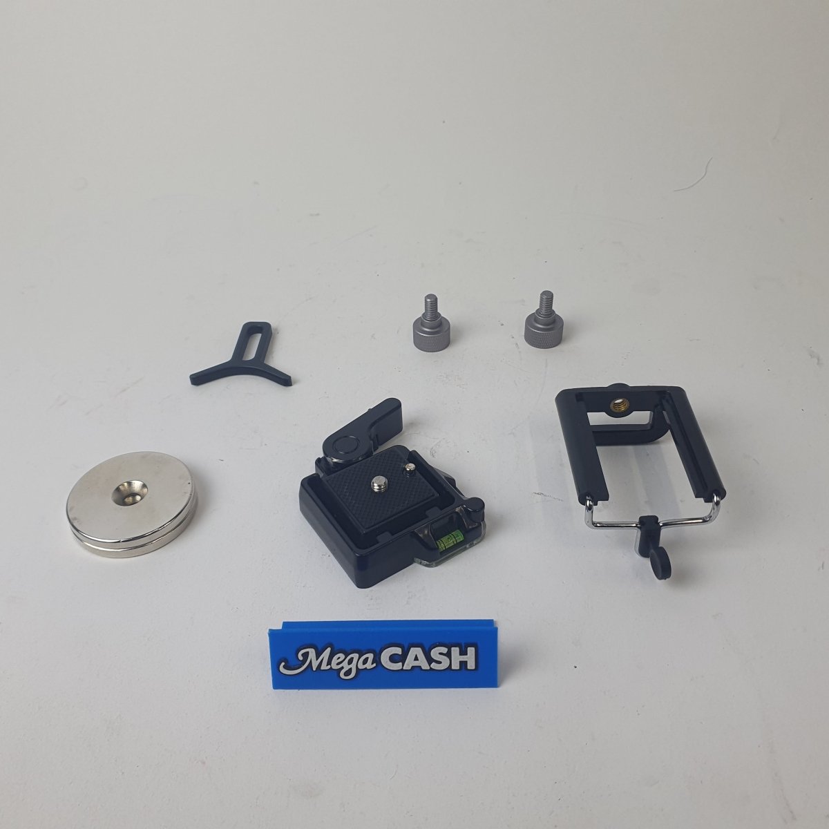 ZHIYUN - GIMBAL CRANE - 6AB00C - YH579 - WITH BATTERIES AND CHARGER IN HARD CASE - Mega Cash Sydney